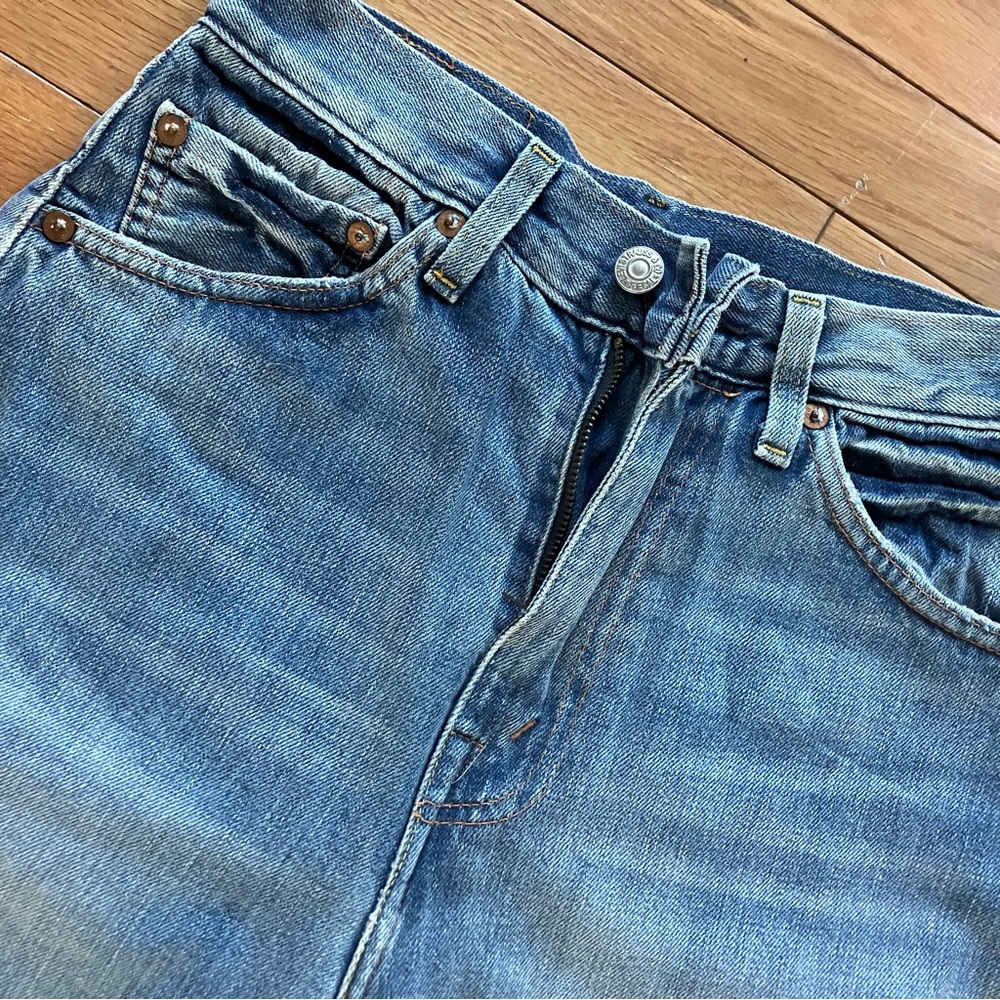 Levi's Light Blue Denim Jeans with Brown Label - Picture 8 of 16